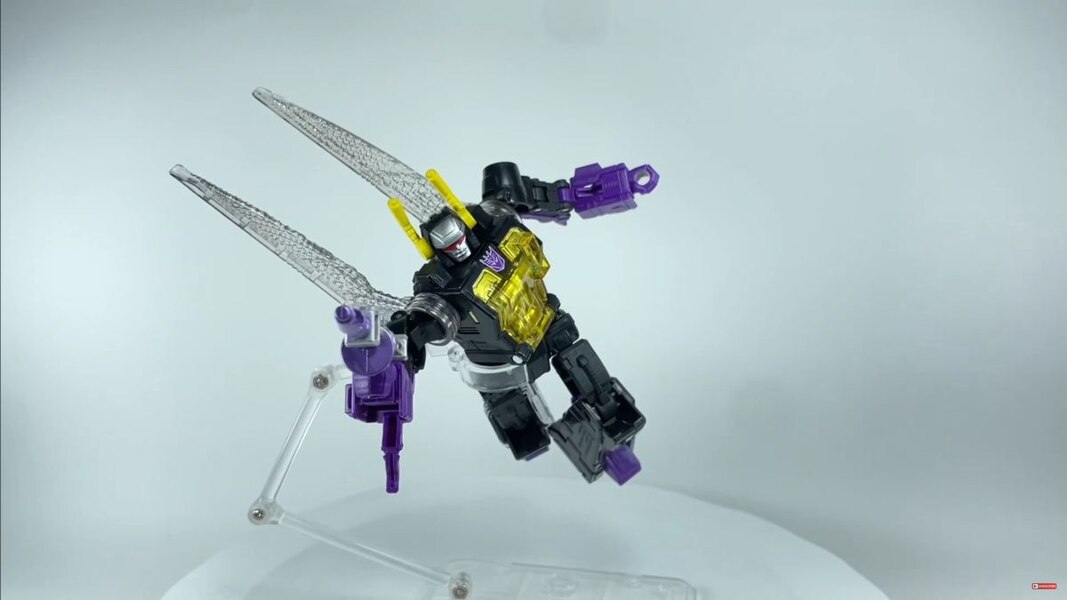 Transformers Legacy Kickback In Hand Image  (22 of 28)